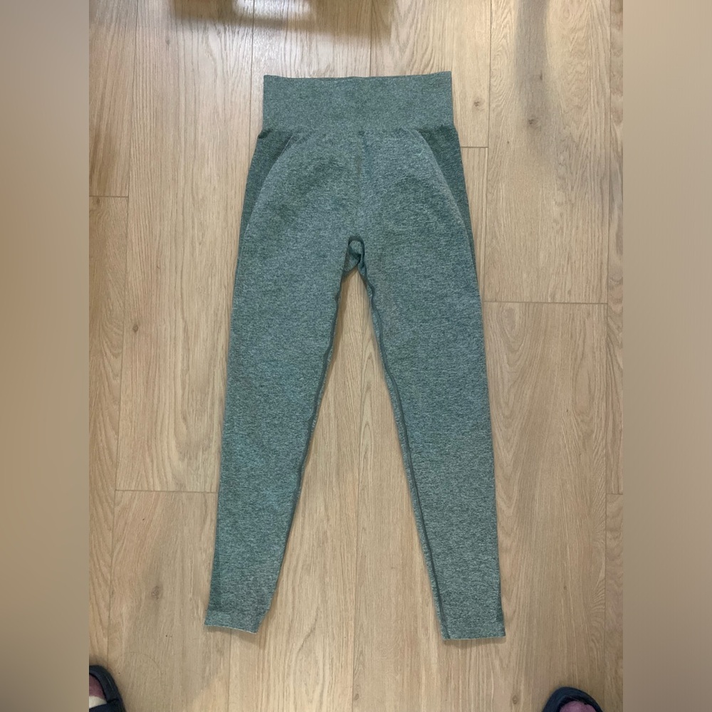 Women’s gym shark leggings